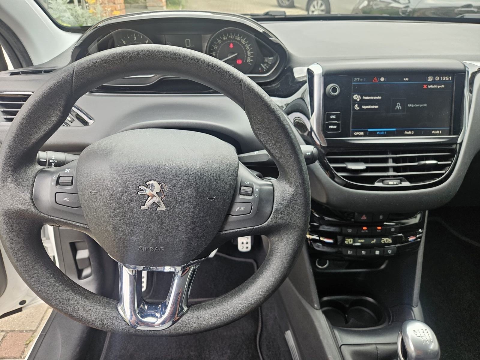 Peugeot 208 1,5 BlueHDI, fotografija 11