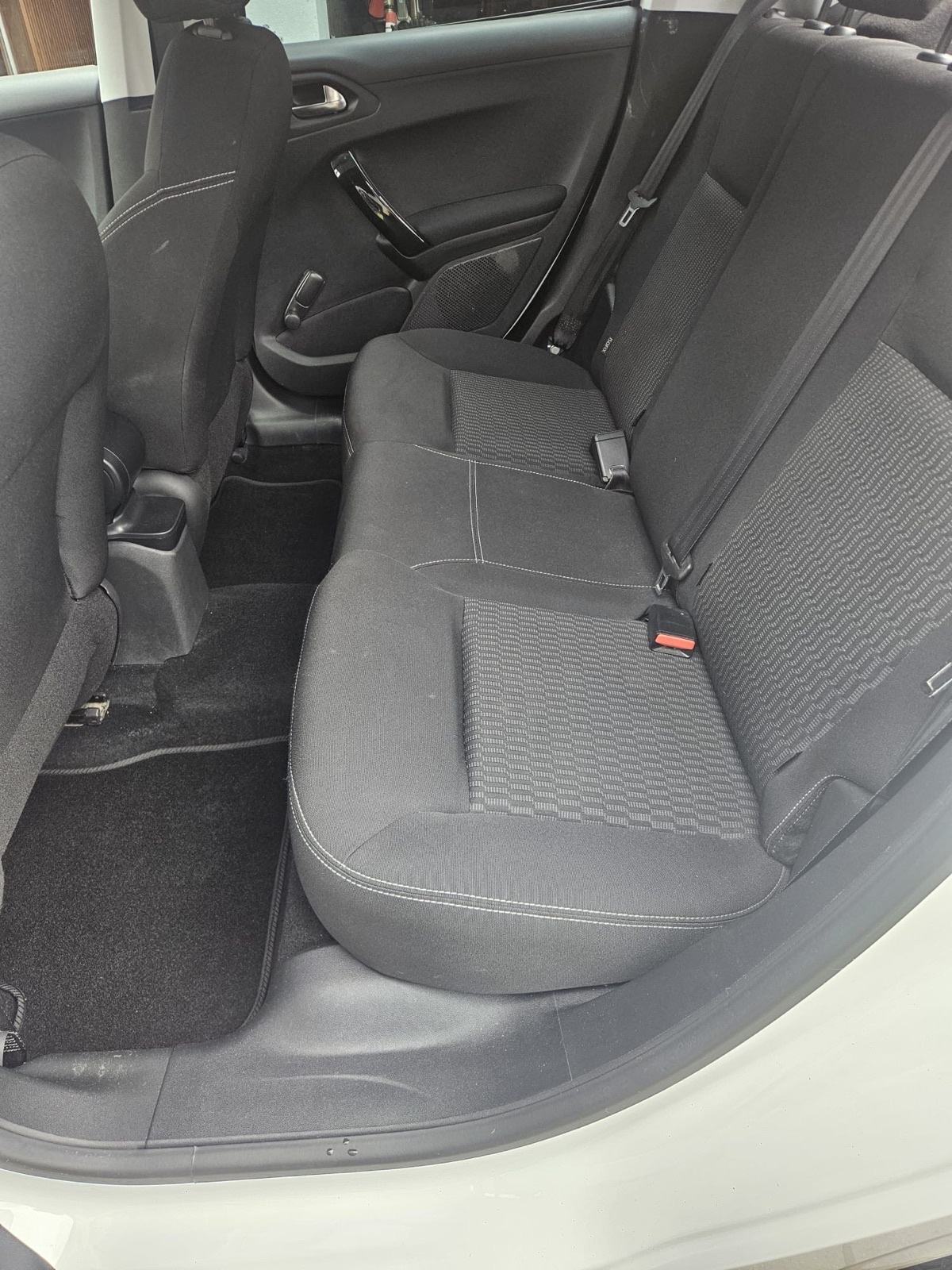 Peugeot 208 1,5 BlueHDI, fotografija 15