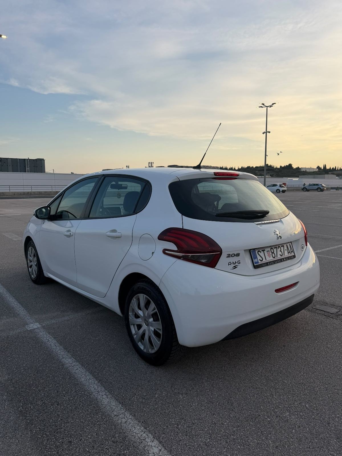 Peugeot 208 1,5 BlueHDI, fotografija 4