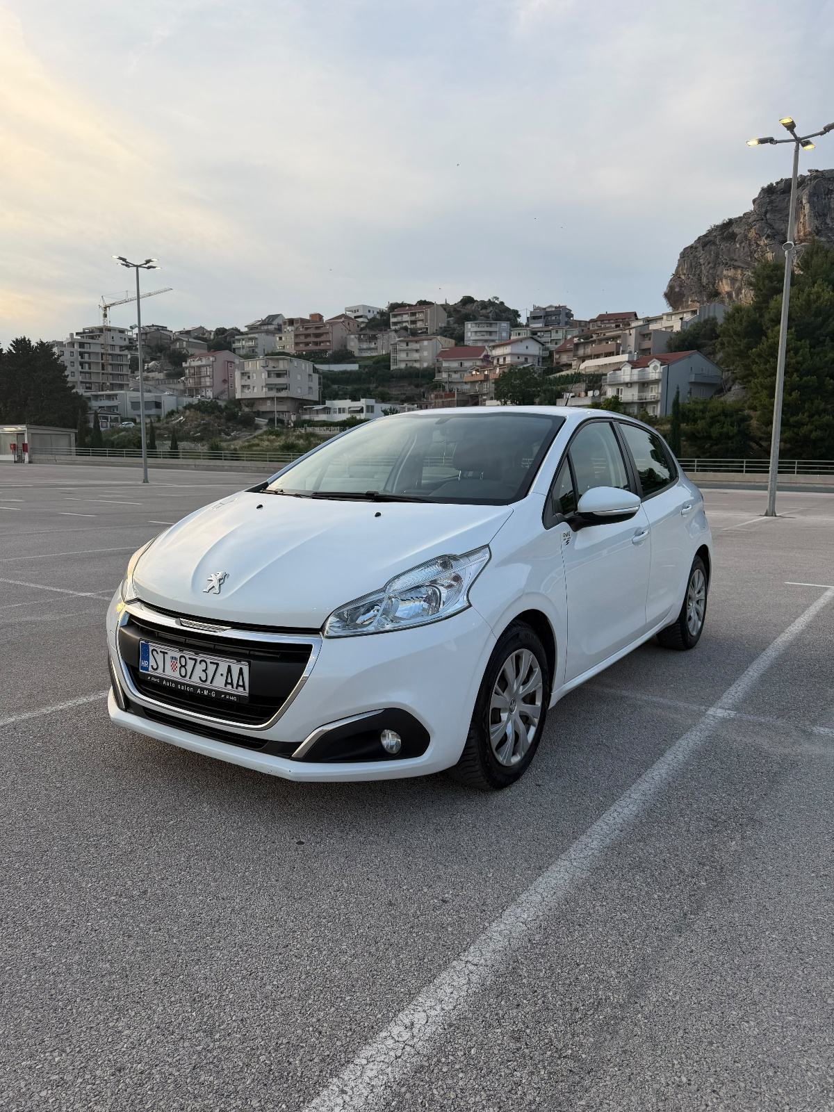 Peugeot 208 1,5 BlueHDI, fotografija 6