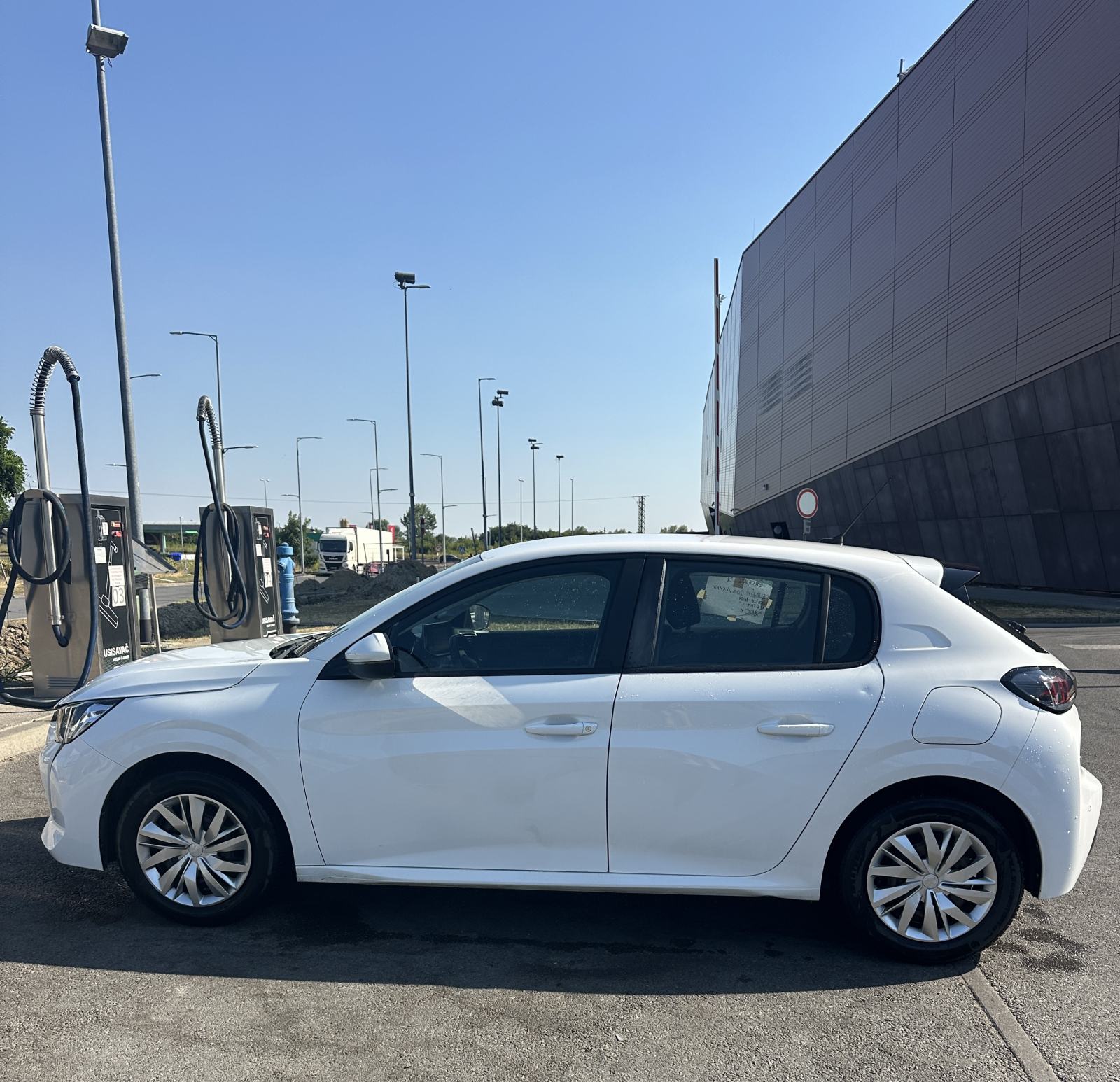 Peugeot 208 1,5 BlueHDI, fotografija 3