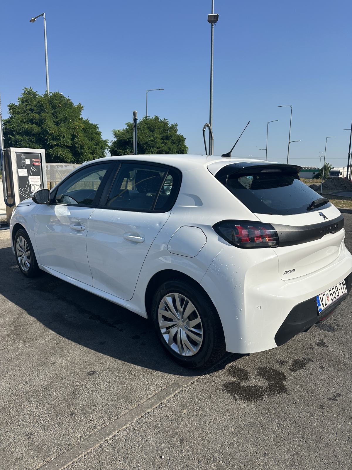 Peugeot 208 1,5 BlueHDI, fotografija 4