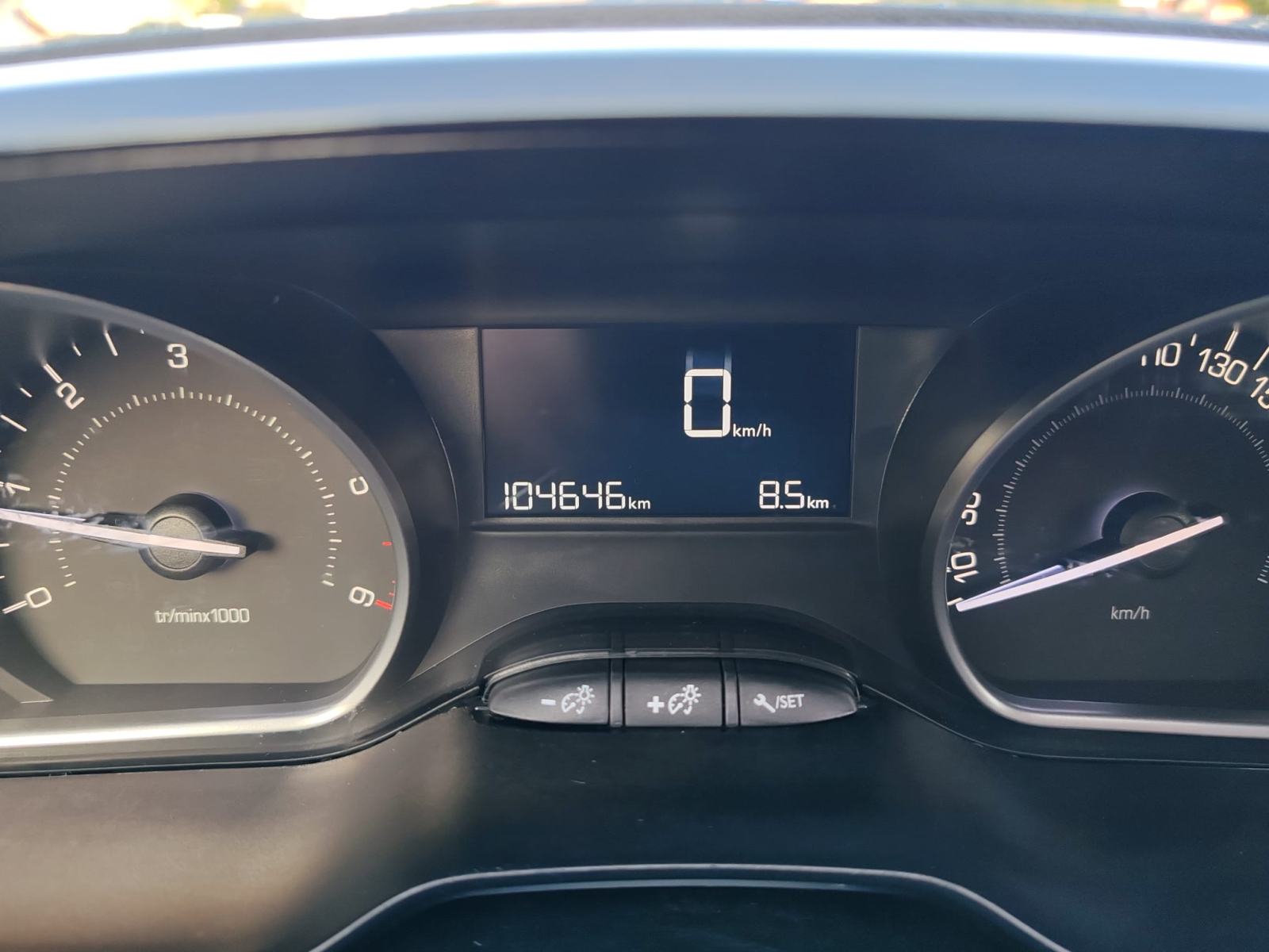 Peugeot 208 1,6 BlueHDi, 2016 G, 104000KM, KARTICE DO 36 RATA, fotografija 19