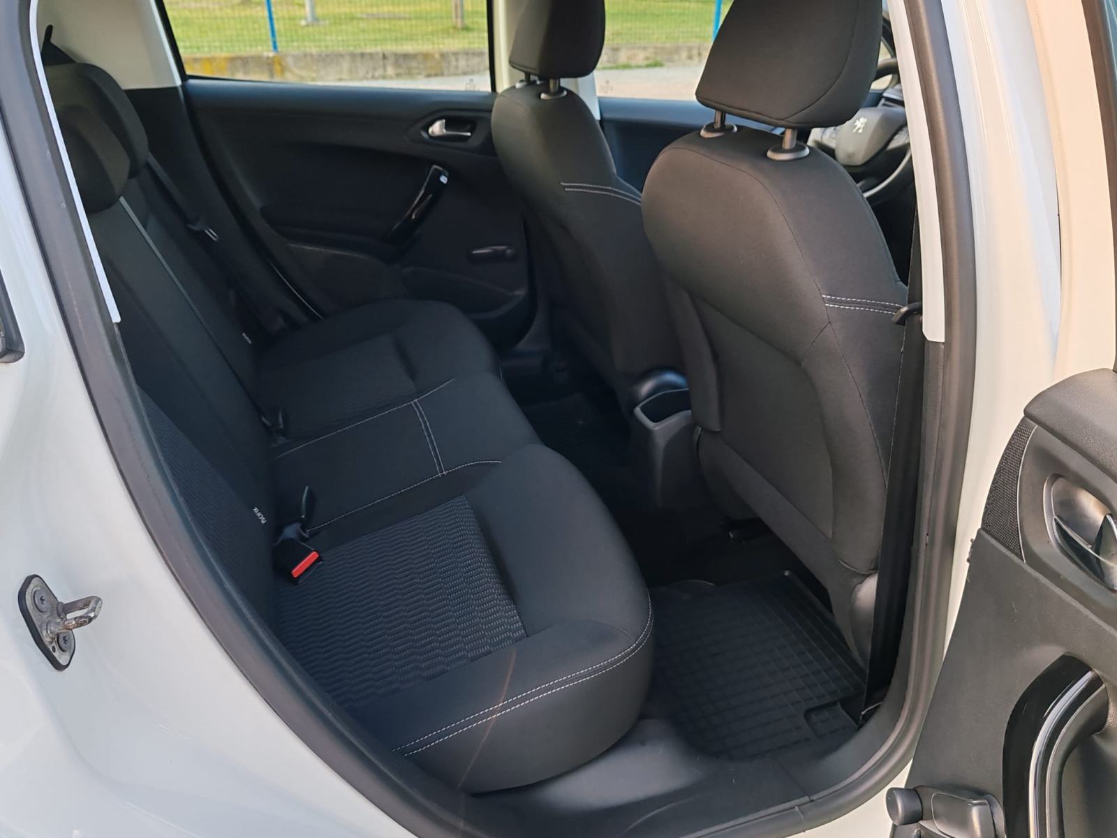 Peugeot 208 1,6 BlueHDi, 2016 G, 104000KM, KARTICE DO 36 RATA, fotografija 11