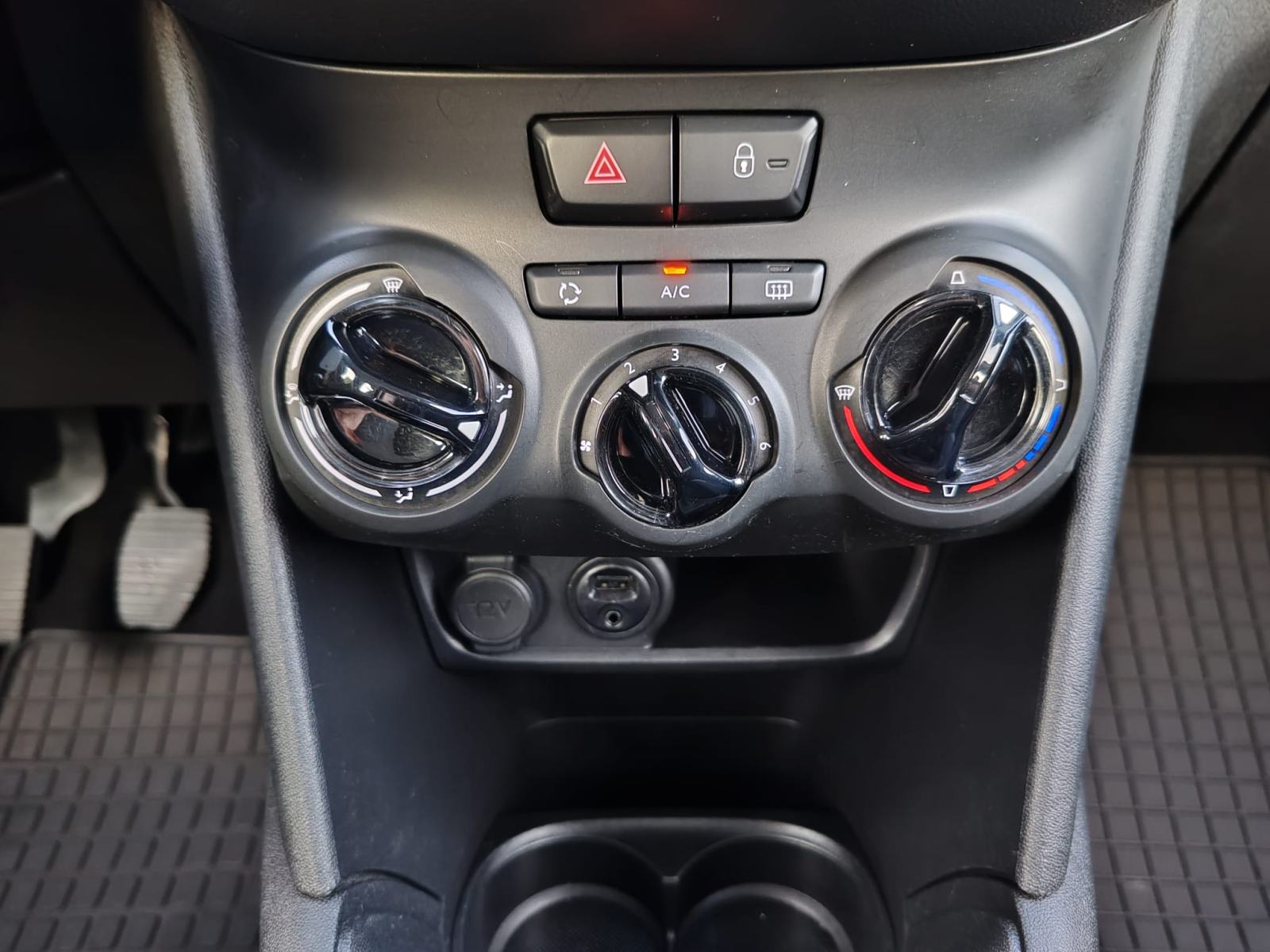 Peugeot 208 1,6 BlueHDi, 2016 G, 104000KM, KARTICE DO 36 RATA, fotografija 18