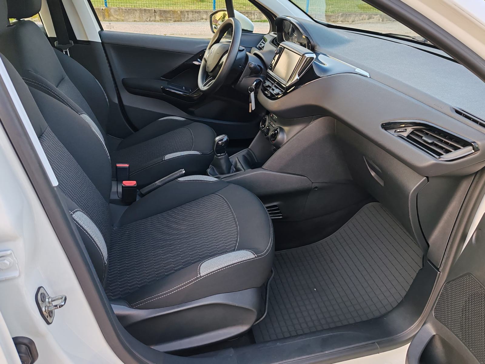 Peugeot 208 1,6 BlueHDi, 2016 G, 104000KM, KARTICE DO 36 RATA, fotografija 9
