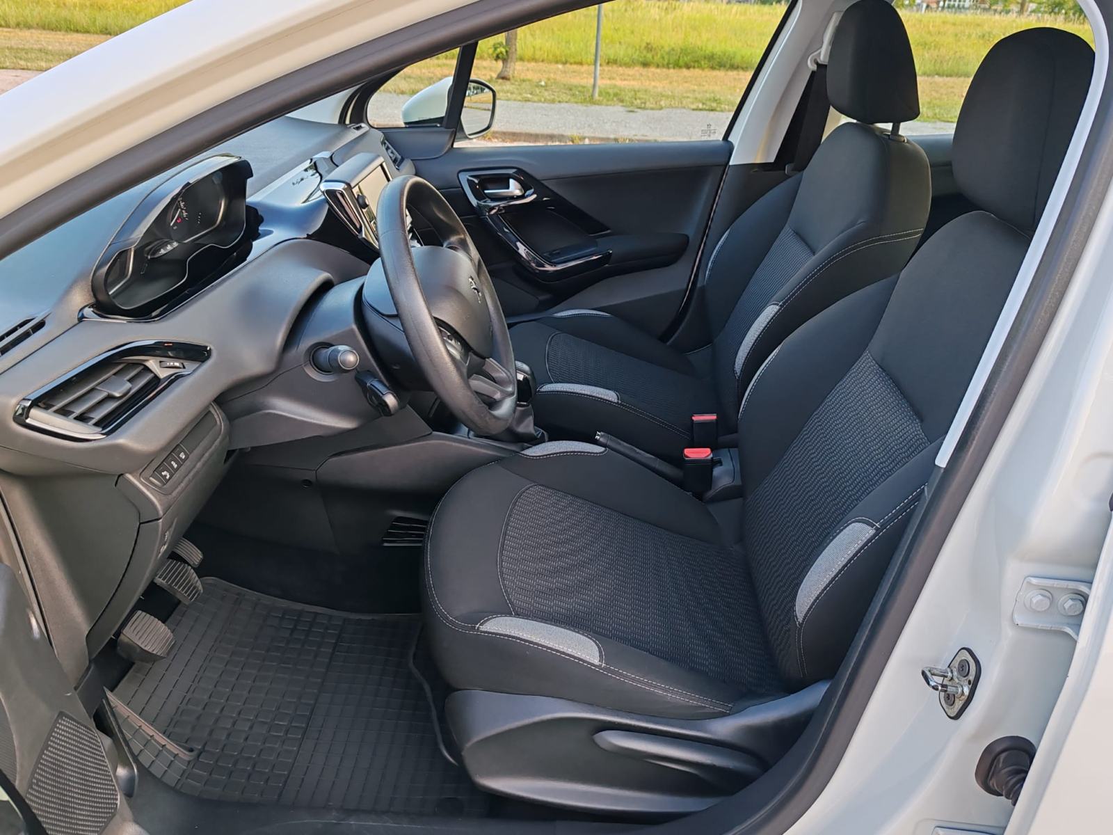 Peugeot 208 1,6 BlueHDi, 2016 G, 104000KM, KARTICE DO 36 RATA, fotografija 13