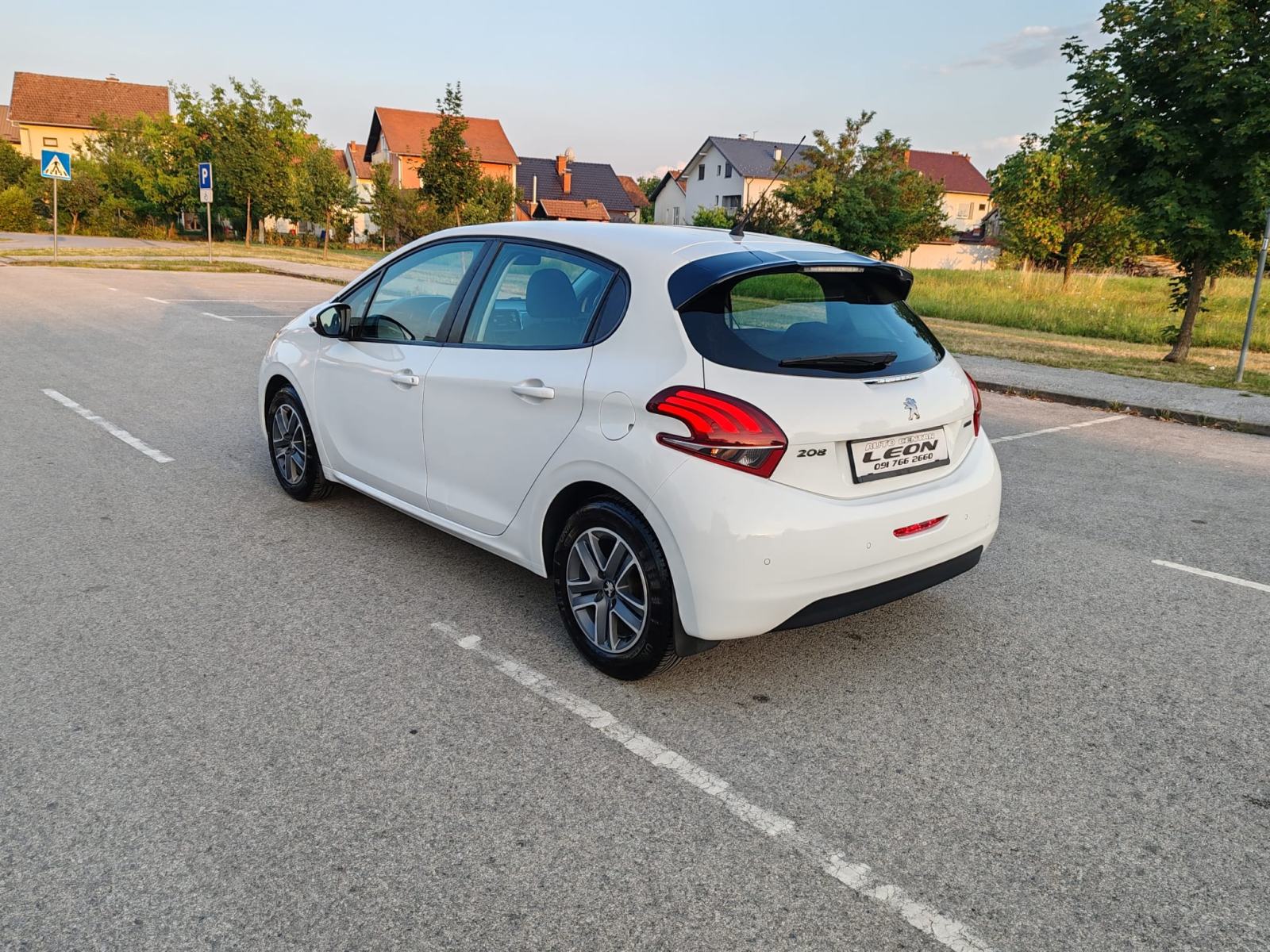 Peugeot 208 1,6 BlueHDi, 2016 G, 104000KM, KARTICE DO 36 RATA, fotografija 6