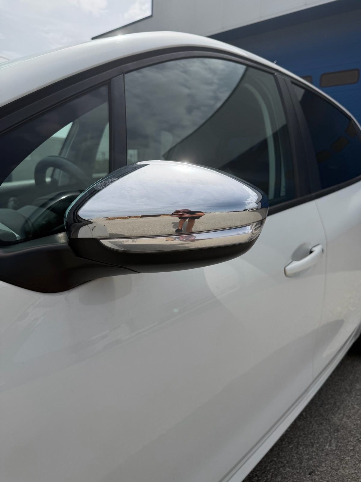 Peugeot 208 Style 1,6 eHDi 2016, fotografija 8