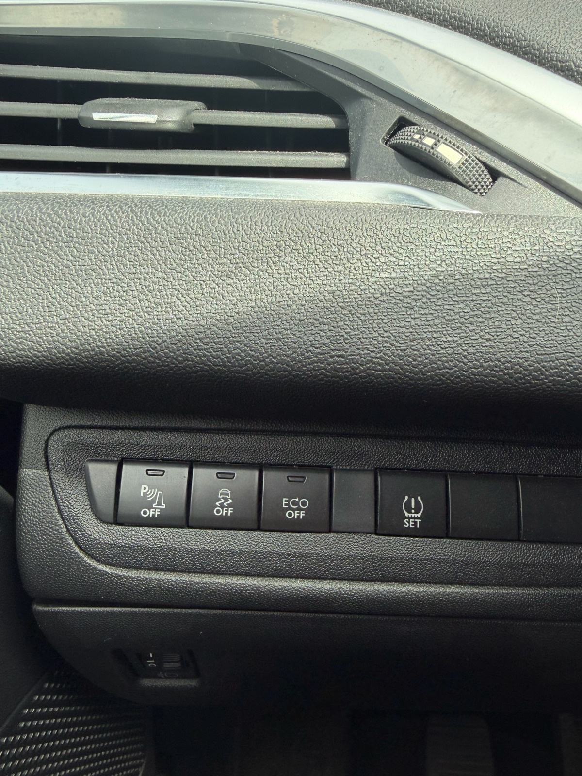 Peugeot 208 Style 1,6 eHDi 2016, fotografija 12