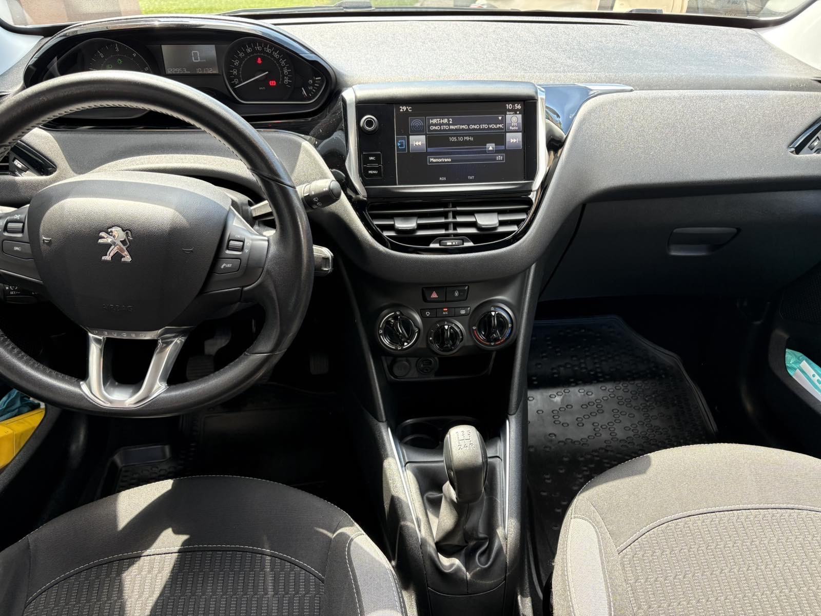 Peugeot 208 1,6 BlueHDi klima,park.senzori…ZAMJENA…K NOVI, fotografija 9