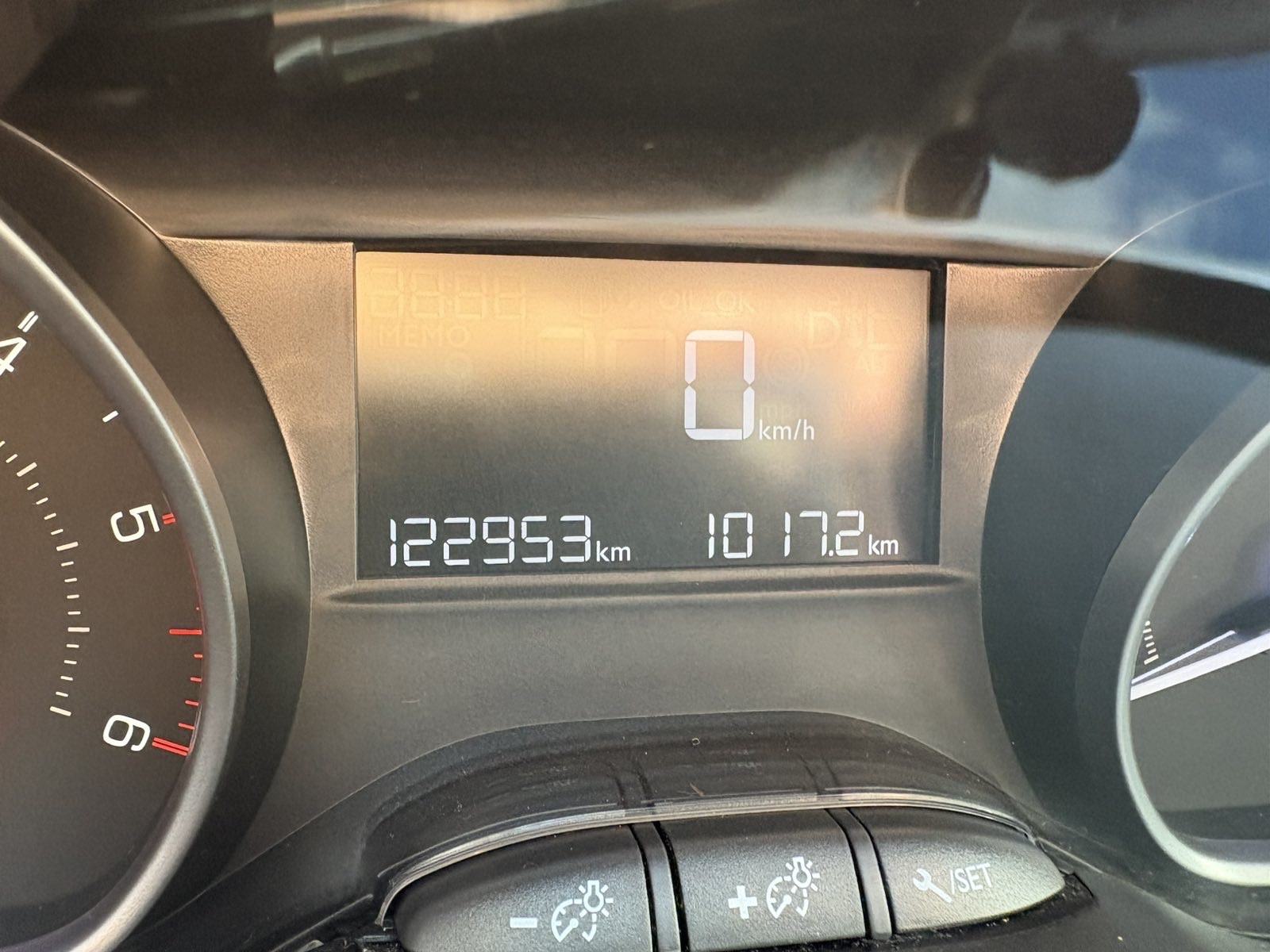Peugeot 208 1,6 BlueHDi klima,park.senzori…ZAMJENA…K NOVI, fotografija 11