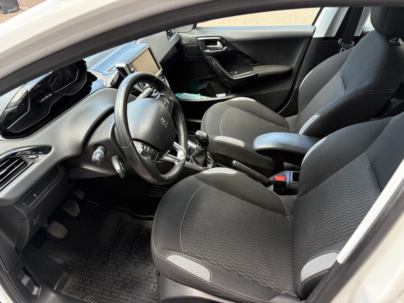 Peugeot 208 1,6 BlueHDi klima,park.senzori…ZAMJENA…K NOVI, fotografija 15