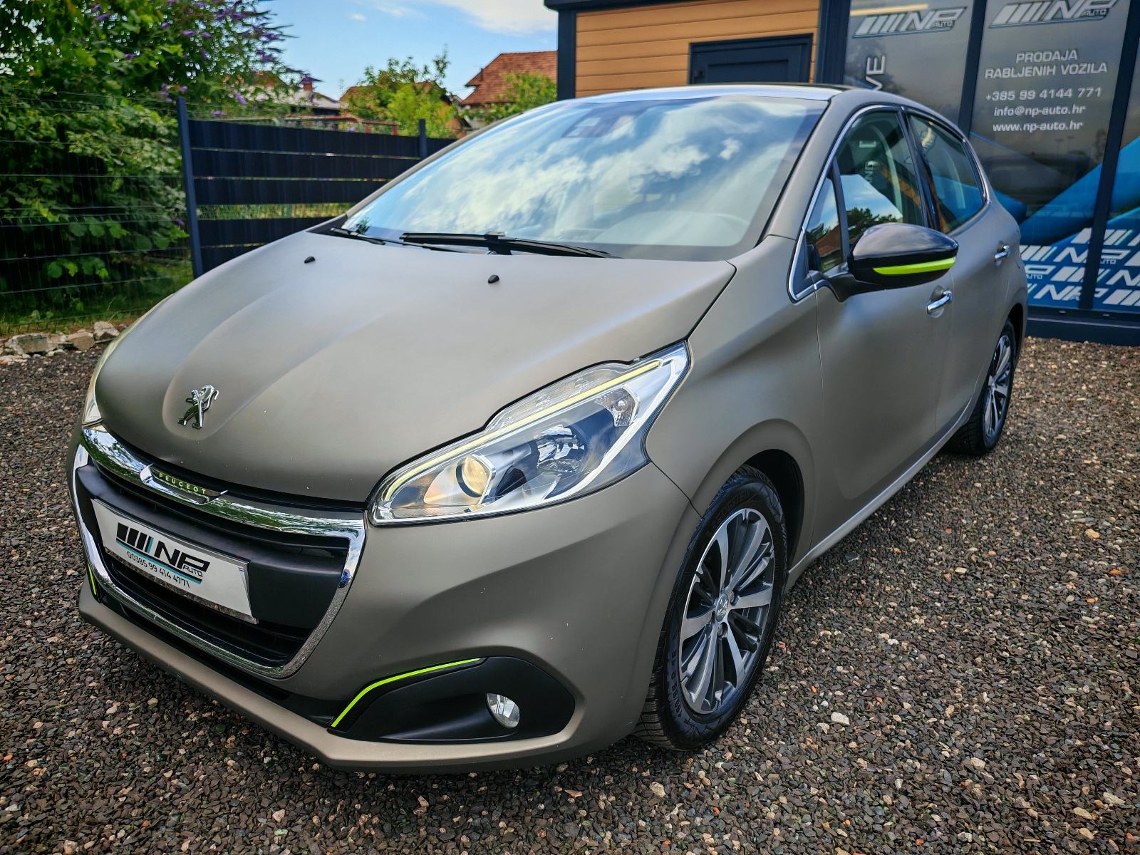Peugeot 208 1,6 BlueHDi *reg.01/2027*, fotografija 1