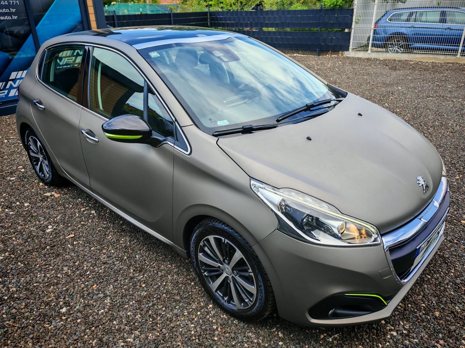 Peugeot 208 1,6 BlueHDi *reg.01/2027*, fotografija 6