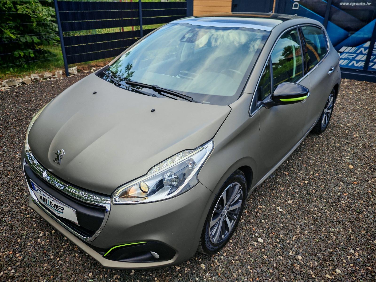 Peugeot 208 1,6 BlueHDi *reg.01/2027*, fotografija 7