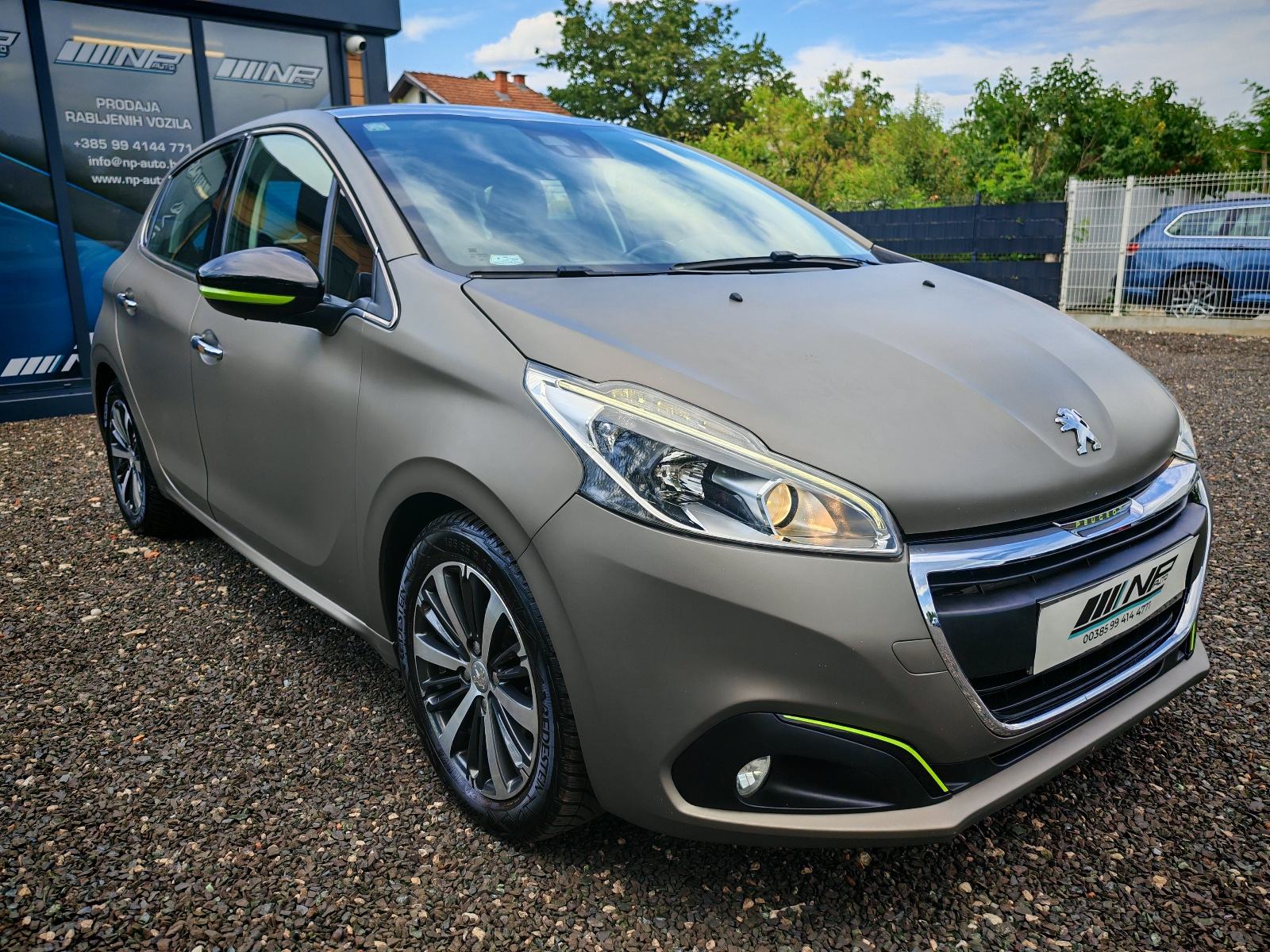 Peugeot 208 1,6 BlueHDi *reg.01/2027*, fotografija 3