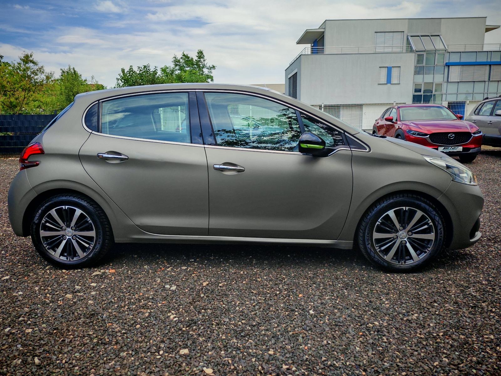 Peugeot 208 1,6 BlueHDi *reg.01/2027*, fotografija 8