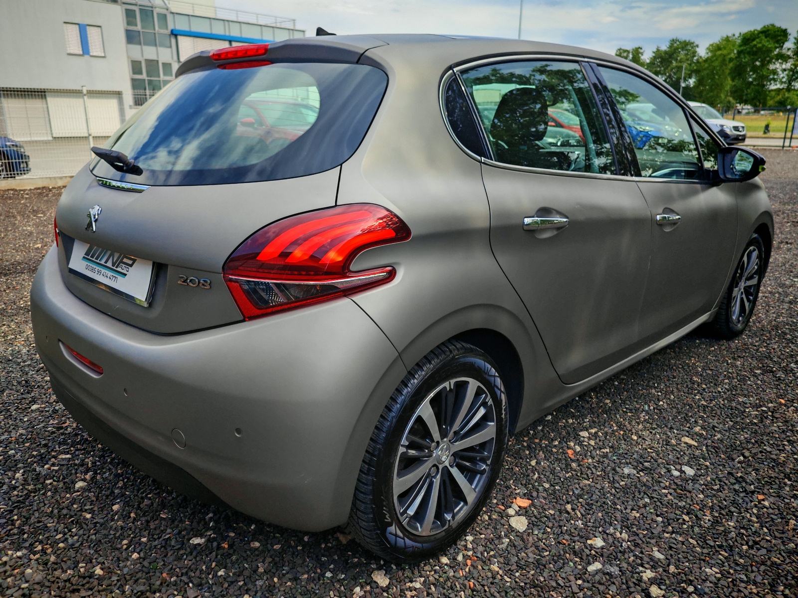 Peugeot 208 1,6 BlueHDi *reg.01/2027*, fotografija 11