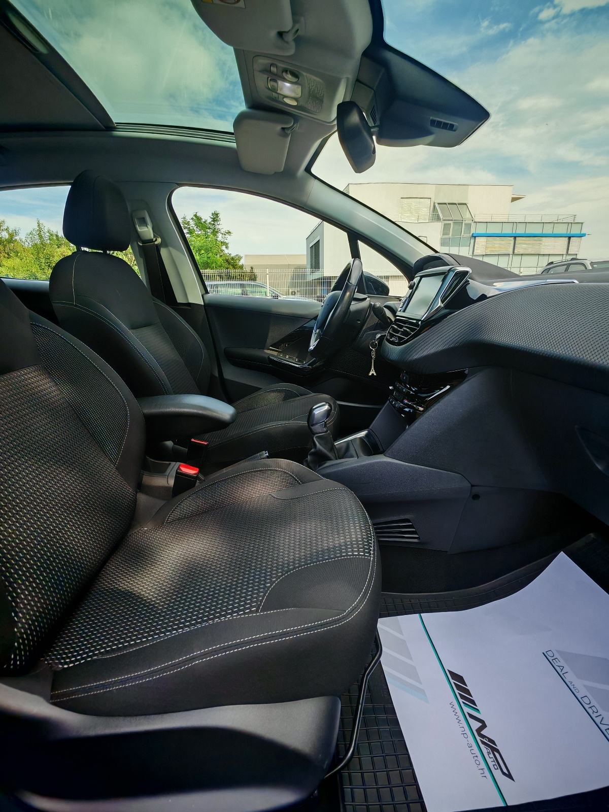 Peugeot 208 1,6 BlueHDi *reg.01/2027*, fotografija 13