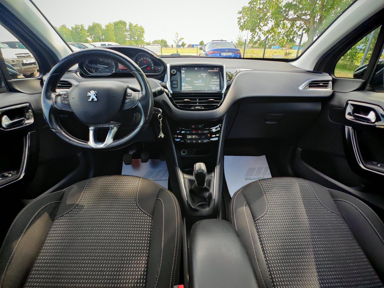 Peugeot 208 1,6 BlueHDi *reg.01/2027*, fotografija 14