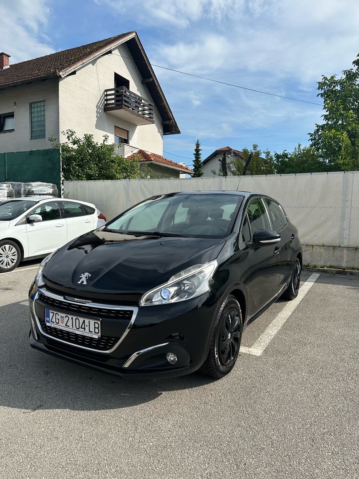 Peugeot 208 1,6 BlueHDi 179tkm, fotografija 2