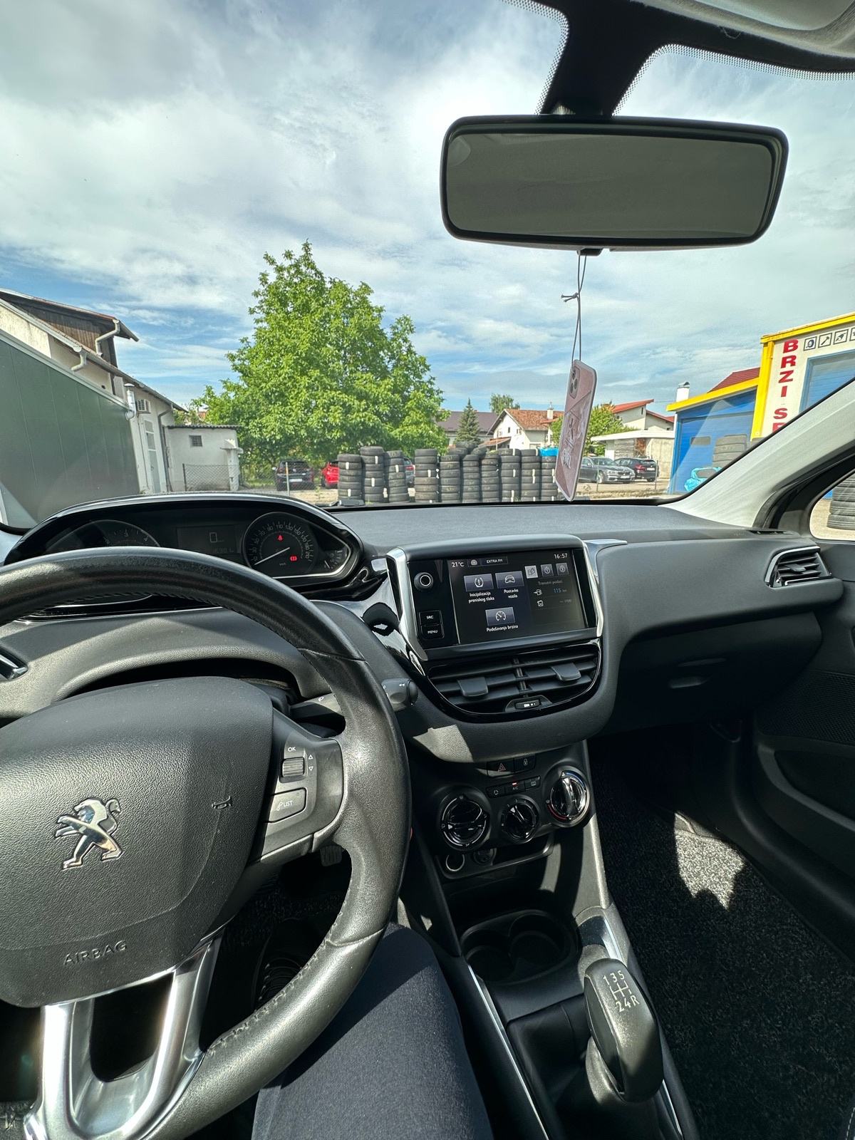Peugeot 208 1,6 BlueHDi 179tkm, fotografija 6