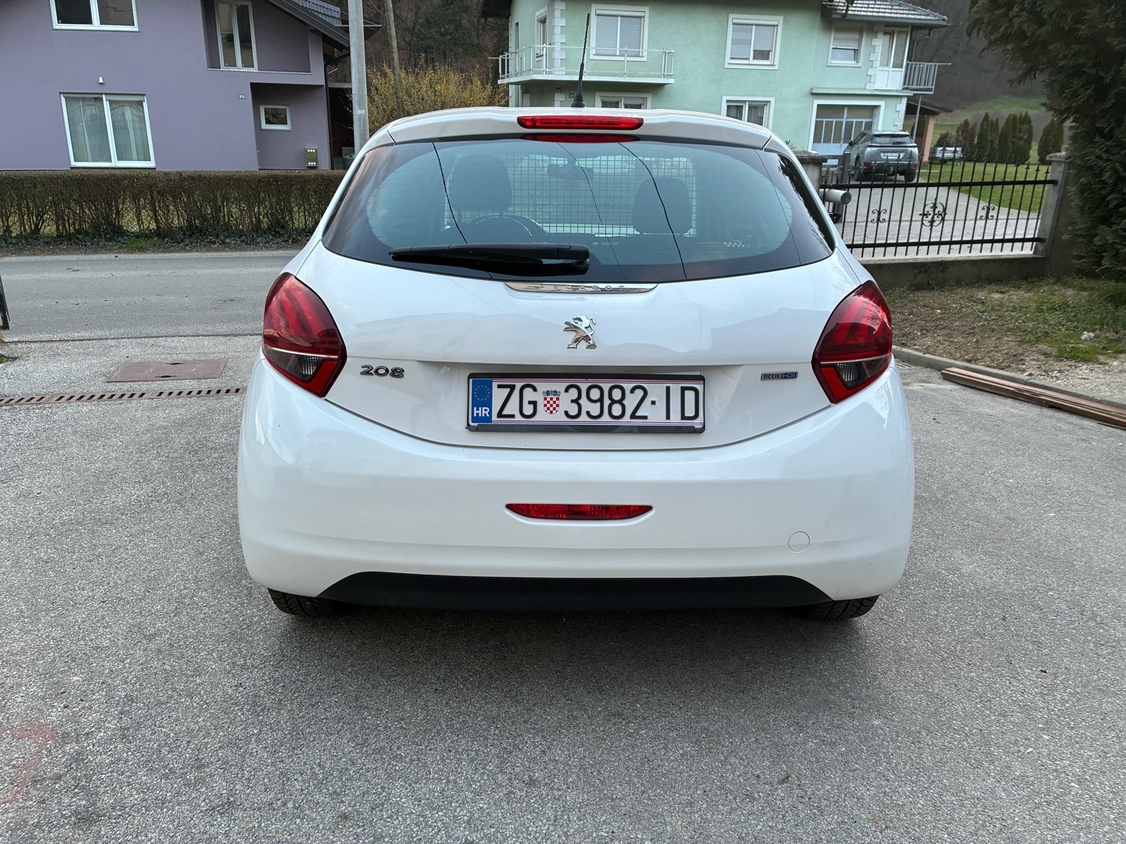 Peugeot 208 1,6 BlueHDi, fotografija 4