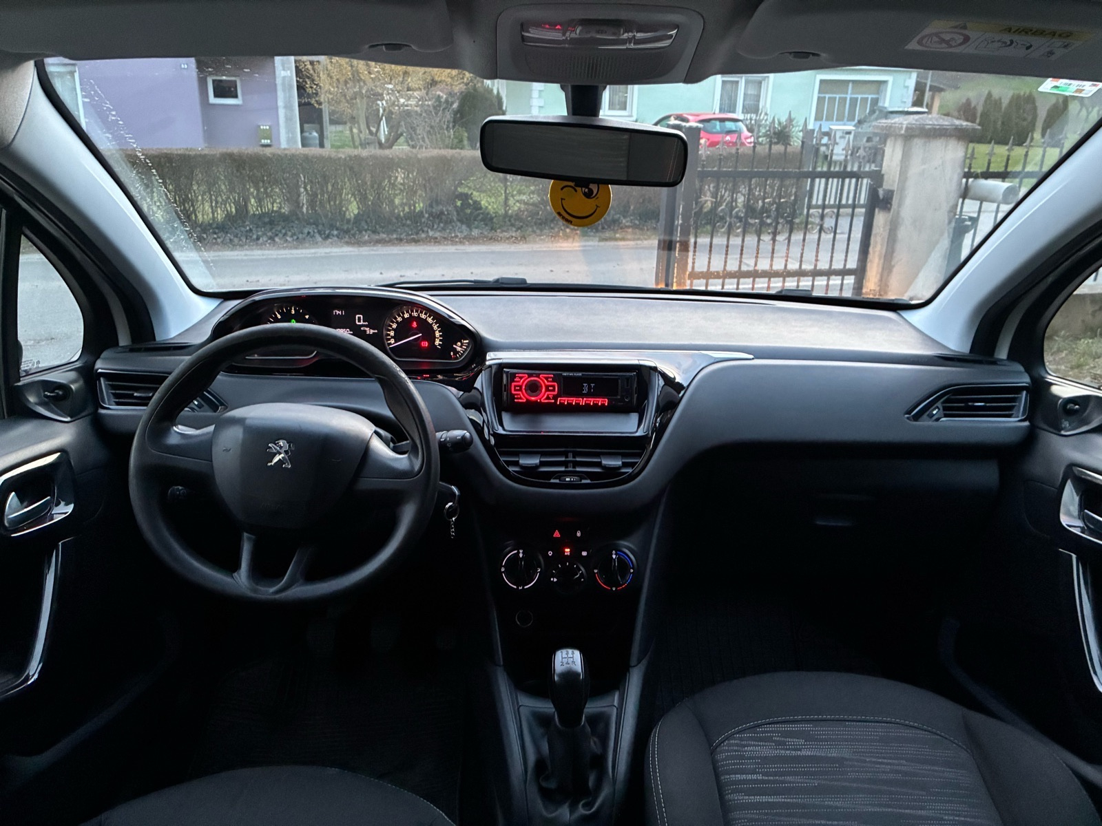 Peugeot 208 1,6 BlueHDi, fotografija 6