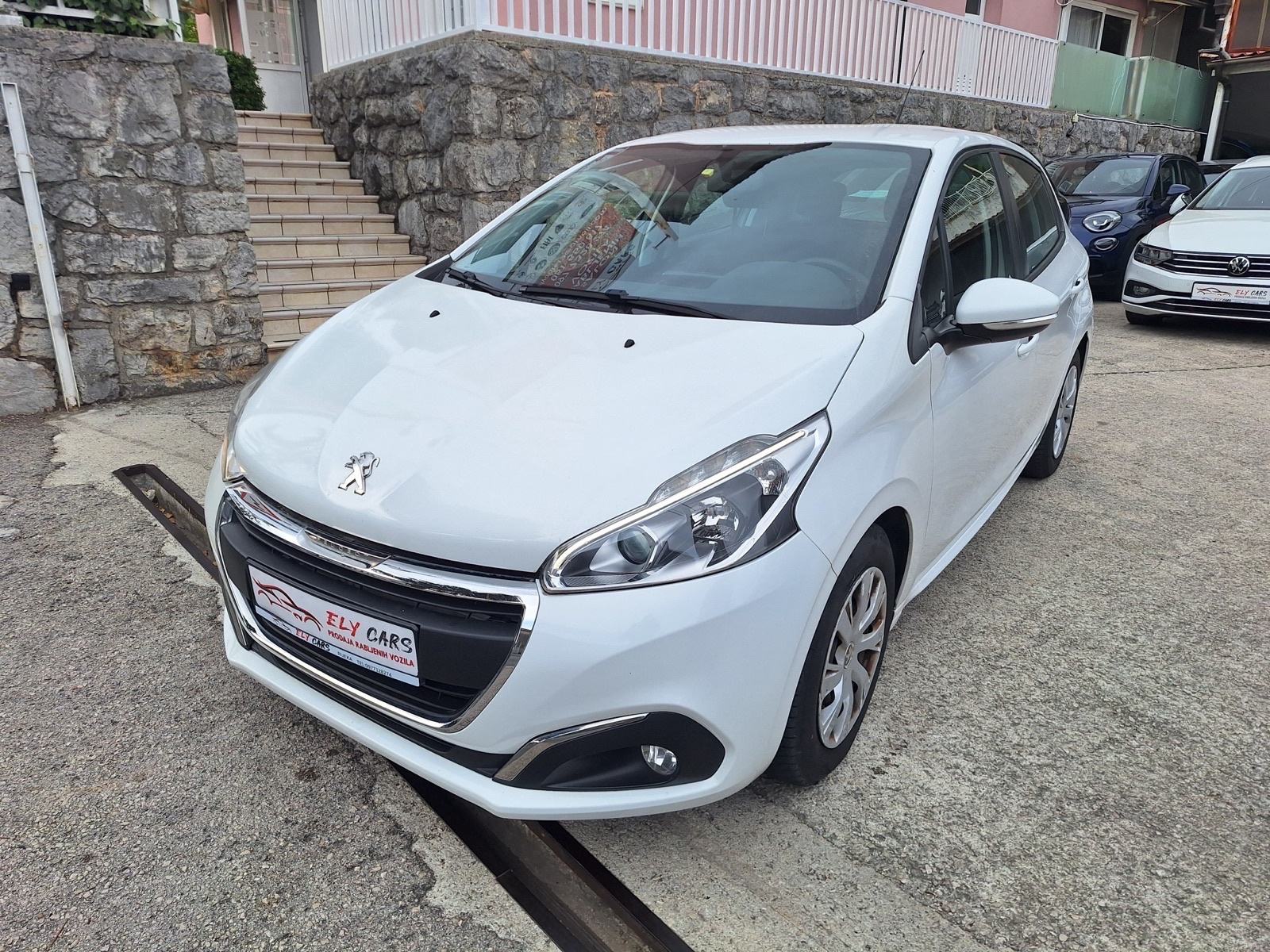 Peugeot 208 1,6 BlueHDi, fotografija 2