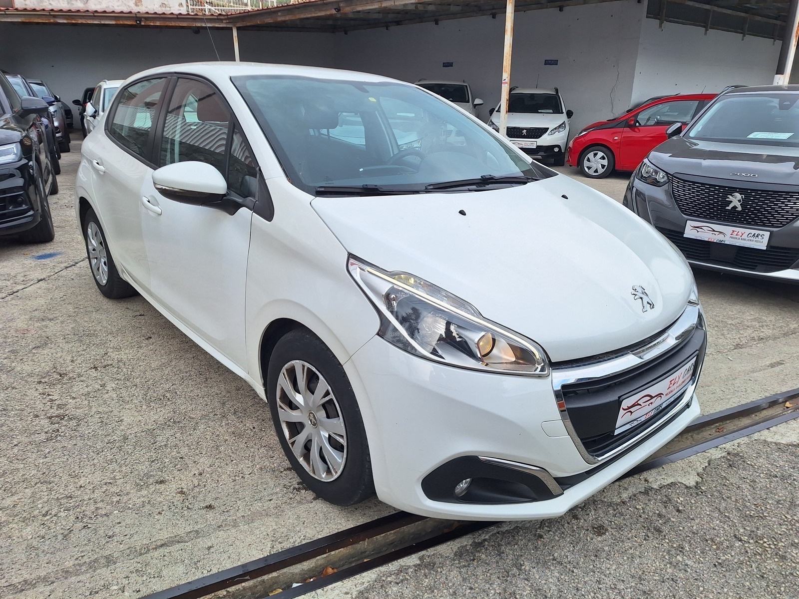 Peugeot 208 1,6 BlueHDi, fotografija 3