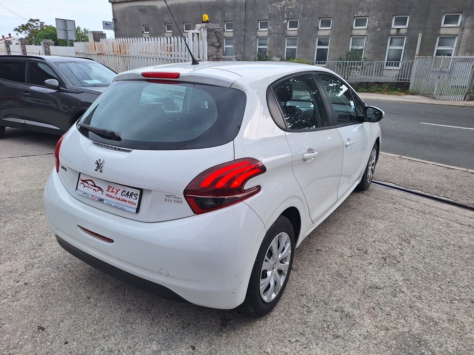 Peugeot 208 1,6 BlueHDi, fotografija 5