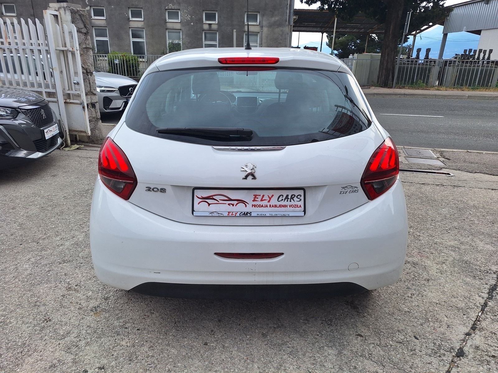 Peugeot 208 1,6 BlueHDi, fotografija 7
