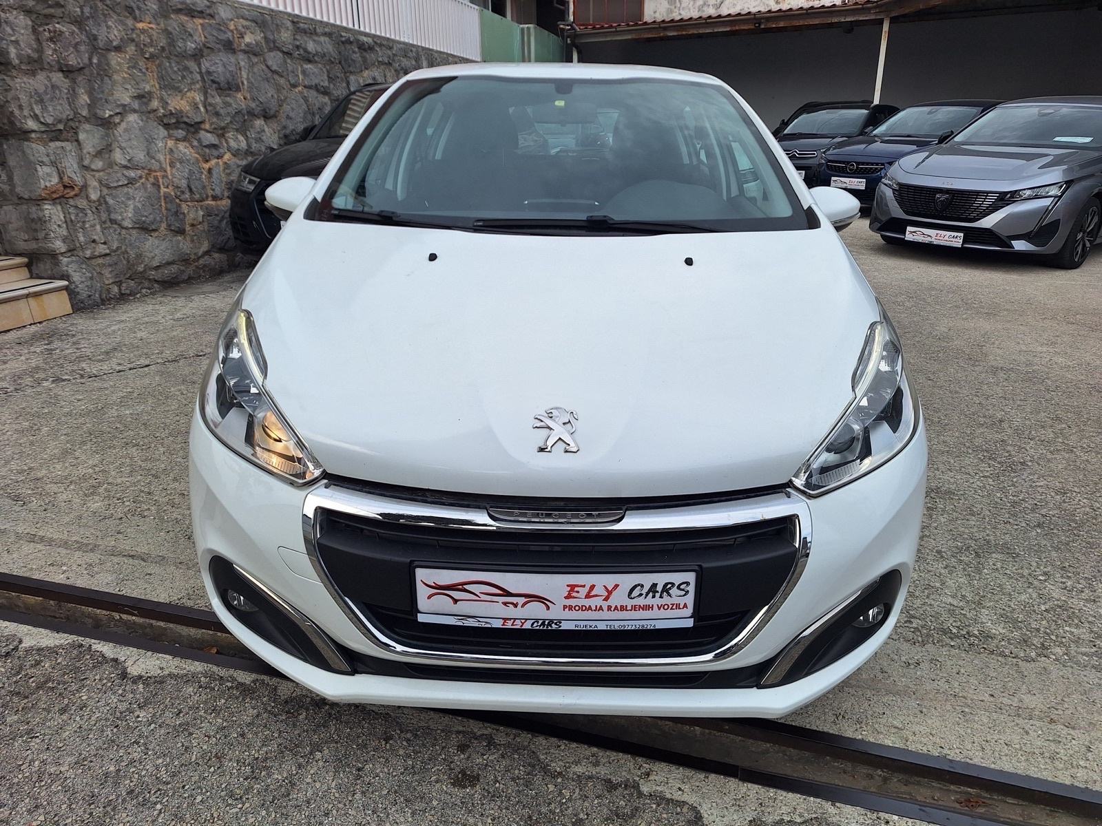 Peugeot 208 1,6 BlueHDi, fotografija 8