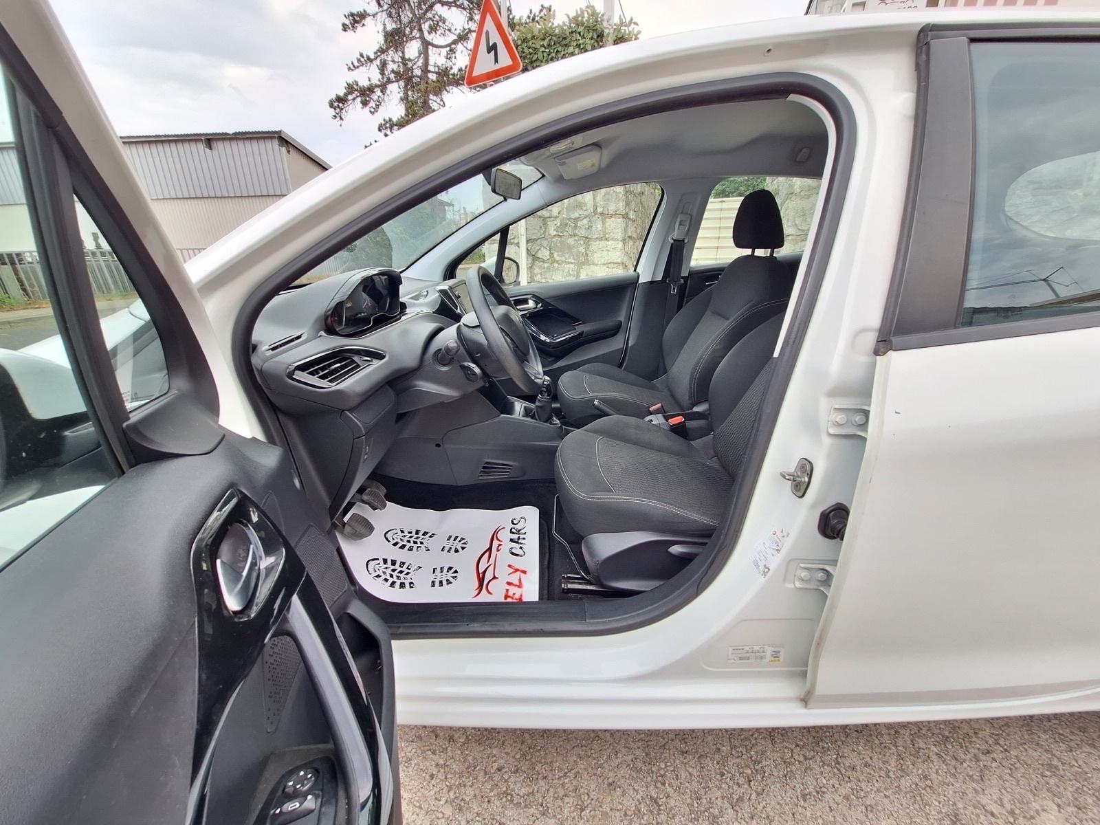 Peugeot 208 1,6 BlueHDi, fotografija 10