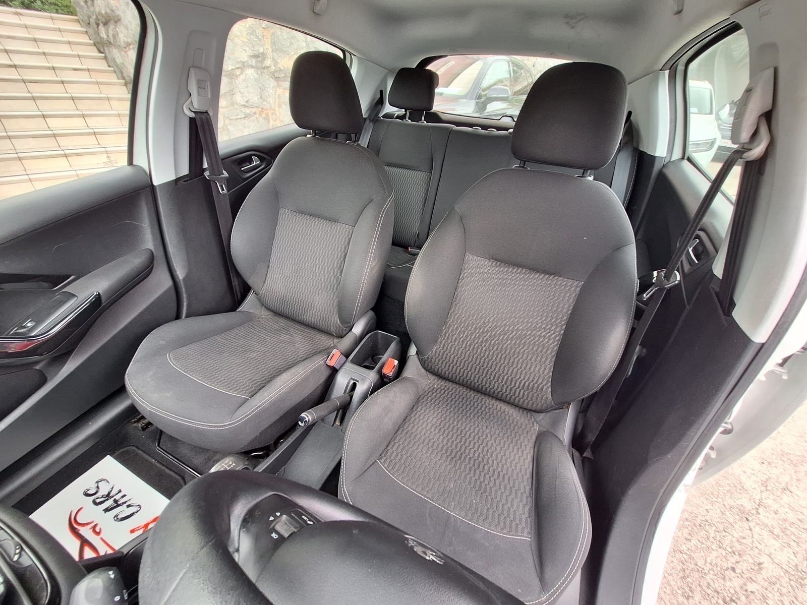 Peugeot 208 1,6 BlueHDi, fotografija 12