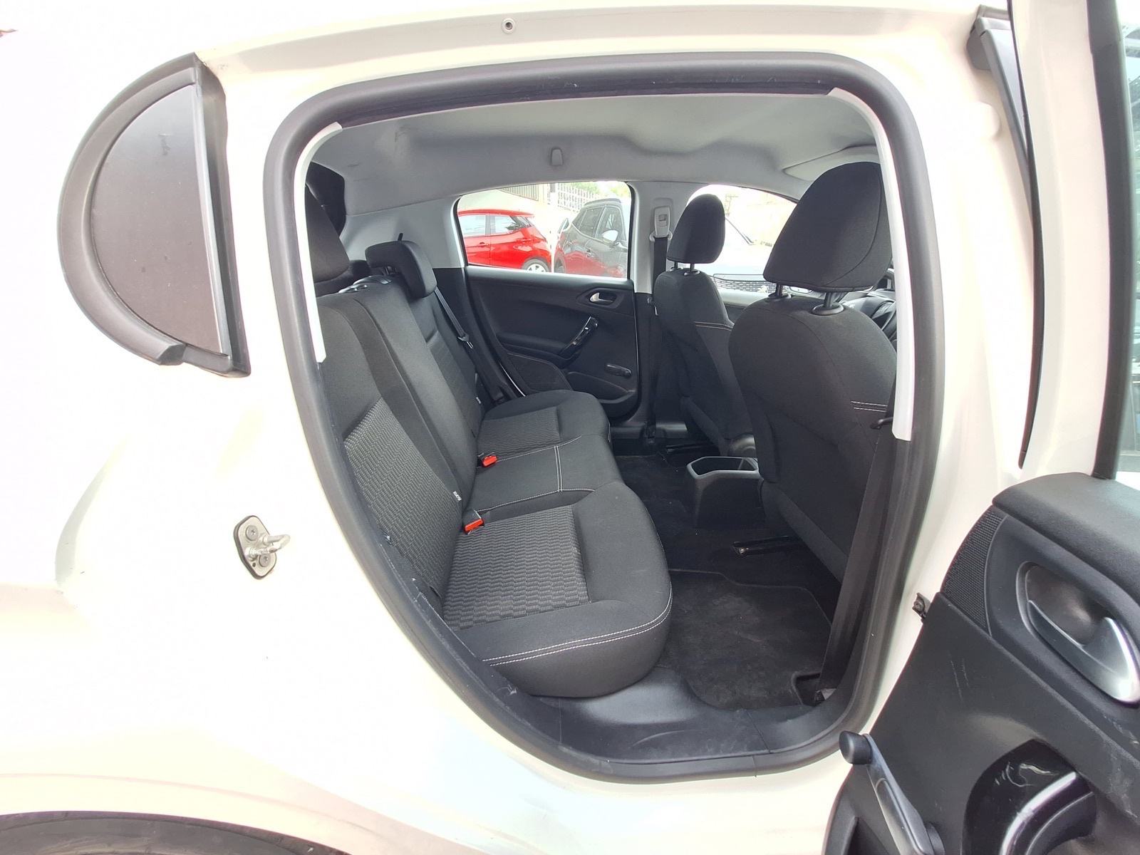 Peugeot 208 1,6 BlueHDi, fotografija 18