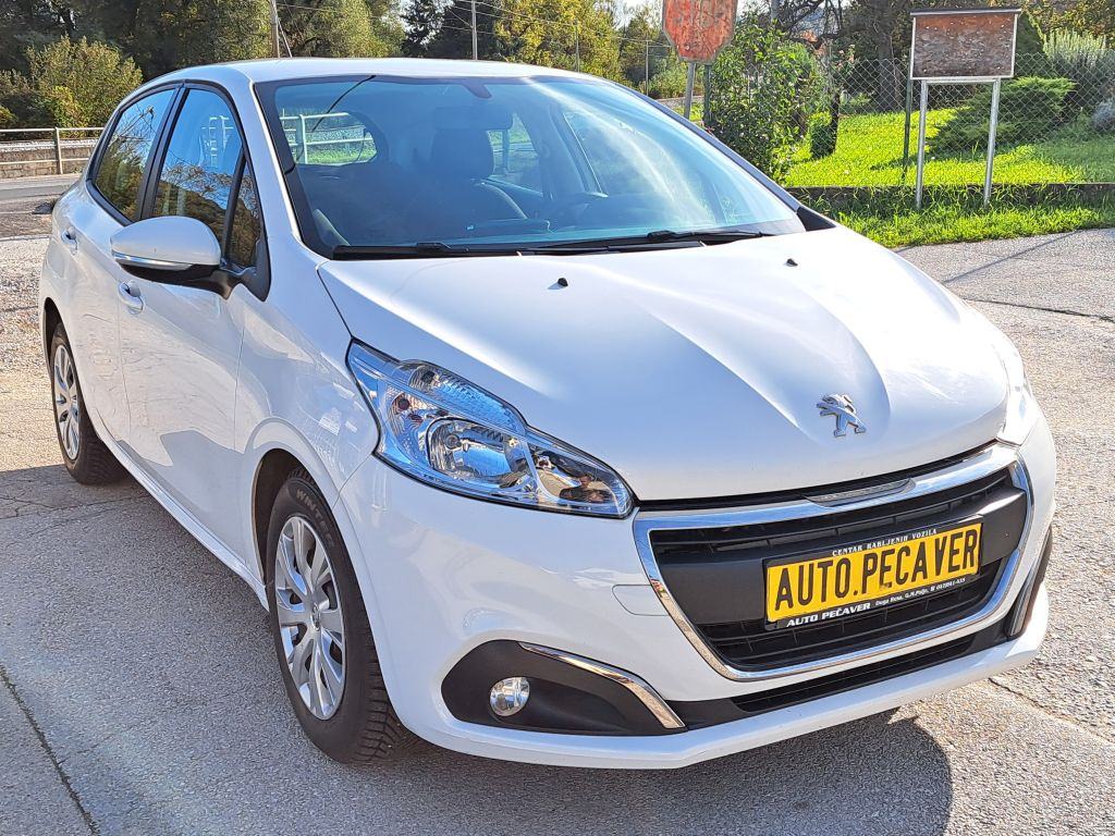 Peugeot 208 1,6 BlueHDi, fotografija 2