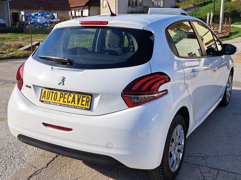 Peugeot 208 1,6 BlueHDi, fotografija 4