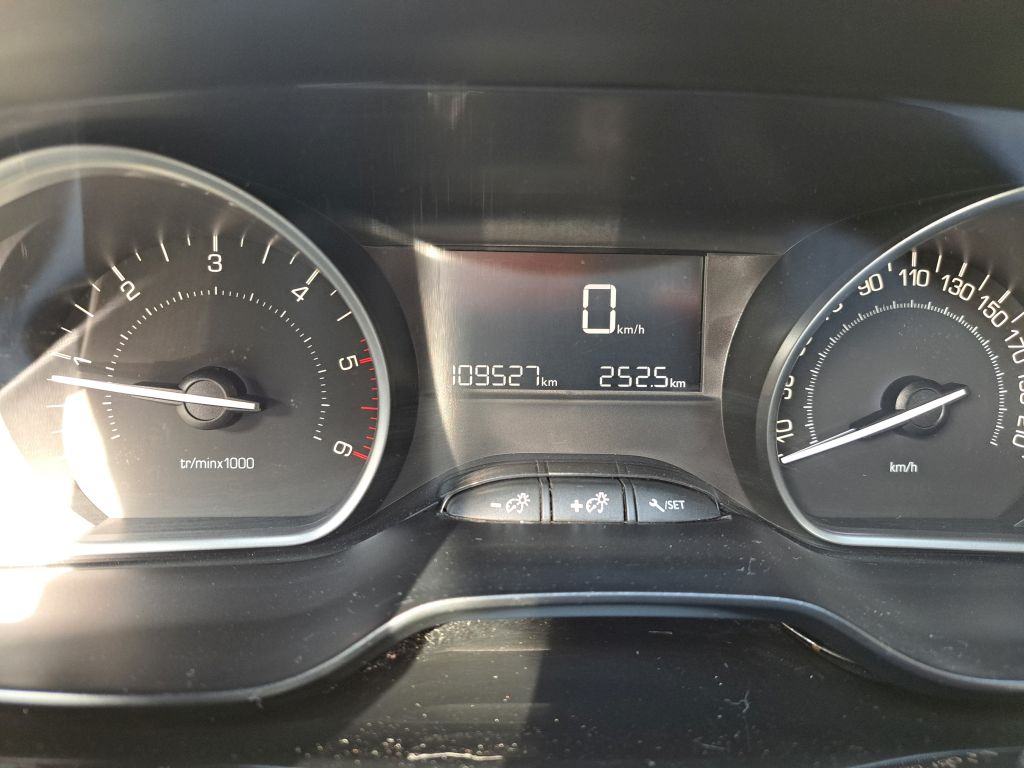 Peugeot 208 1,6 BlueHDi, fotografija 10
