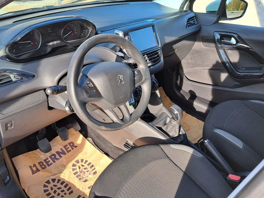 Peugeot 208 1,6 BlueHDi, fotografija 11