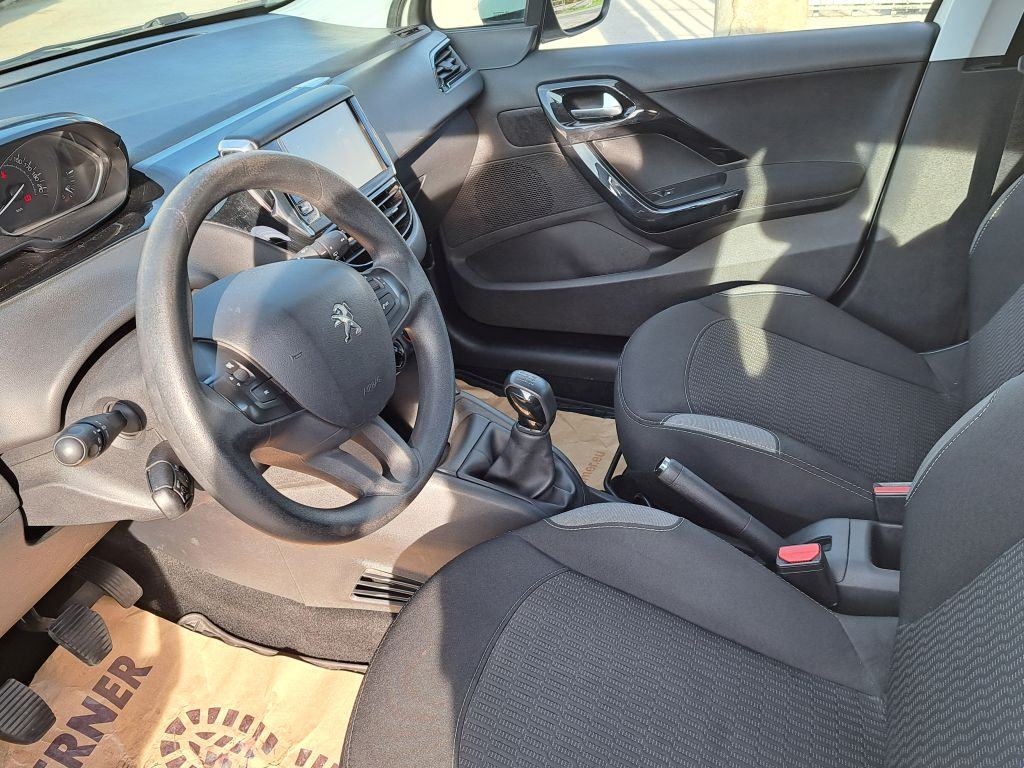 Peugeot 208 1,6 BlueHDi, fotografija 12