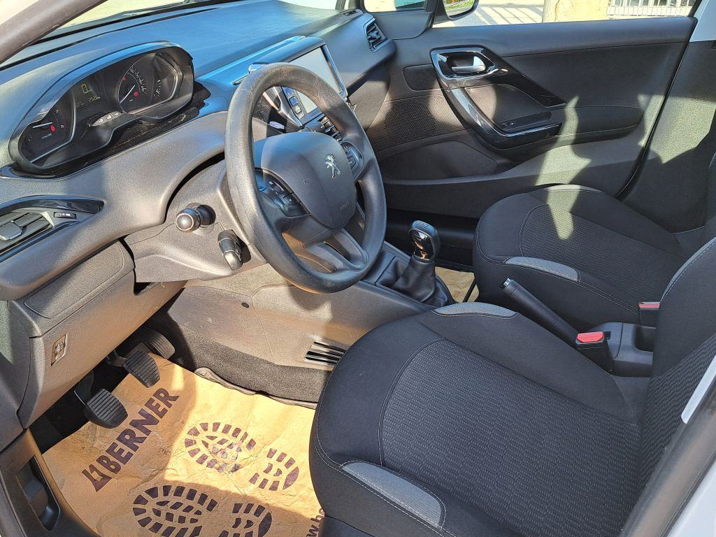 Peugeot 208 1,6 BlueHDi, fotografija 13