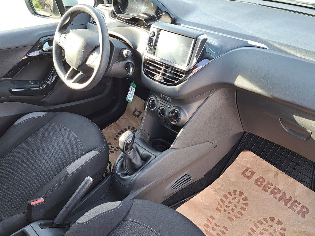 Peugeot 208 1,6 BlueHDi, fotografija 17