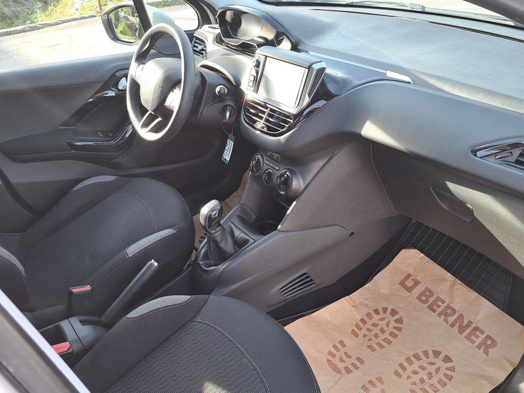Peugeot 208 1,6 BlueHDi, fotografija 18