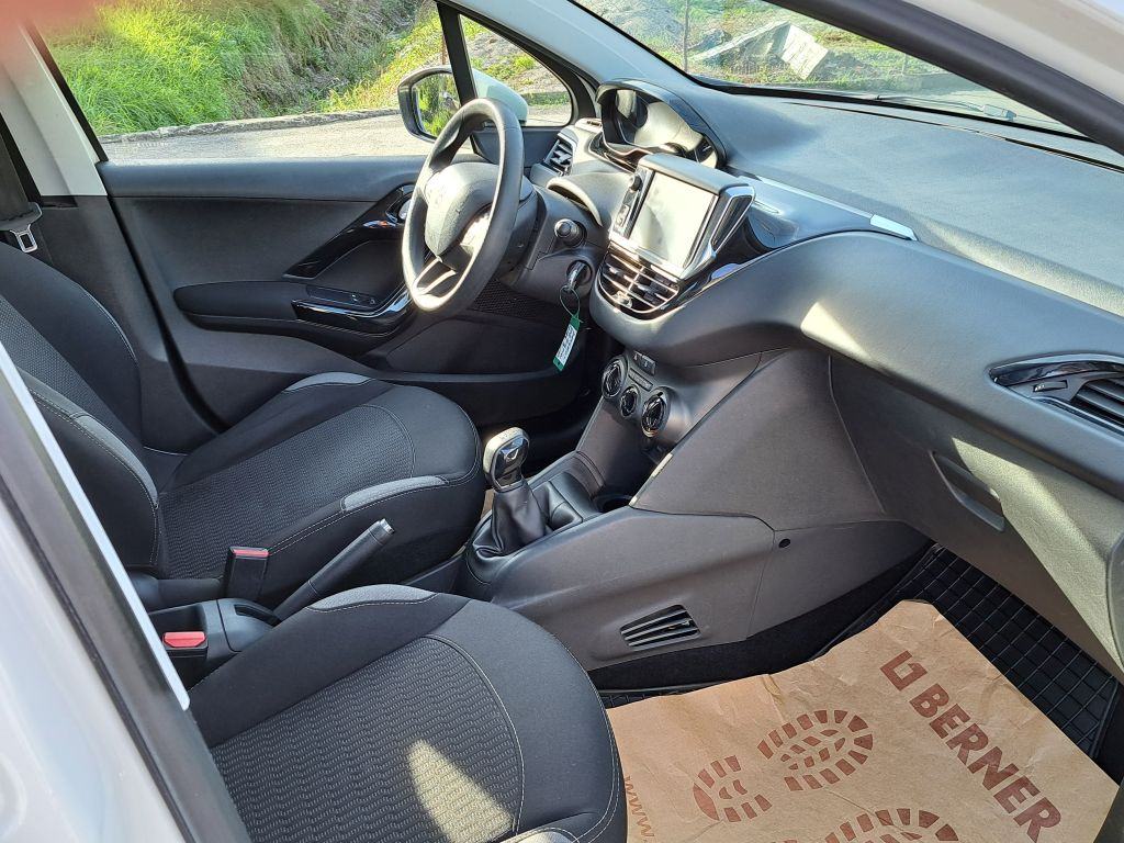 Peugeot 208 1,6 BlueHDi, fotografija 19