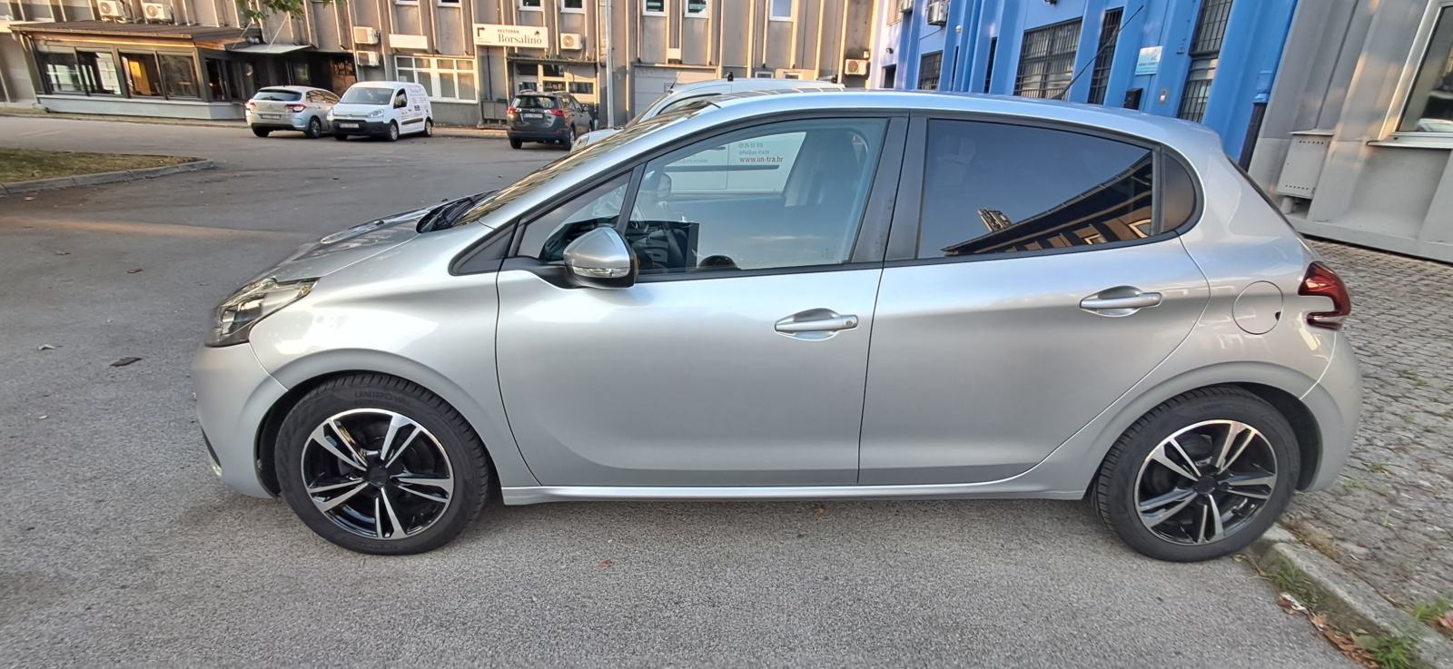 Peugeot 208 1,6 BlueHDi,PRILIKA, fotografija 5