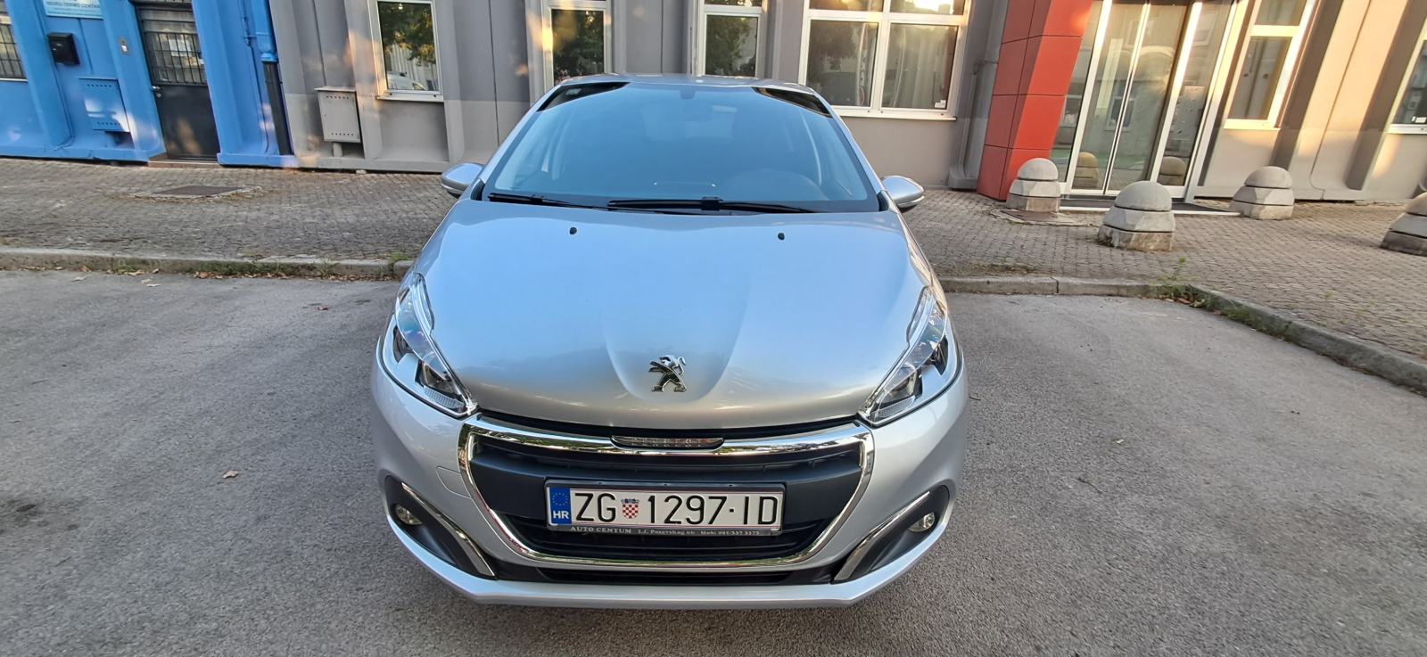 Peugeot 208 1,6 BlueHDi,PRILIKA, fotografija 3