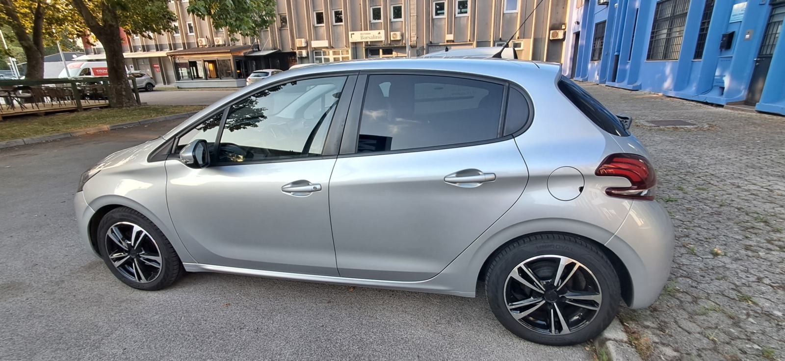 Peugeot 208 1,6 BlueHDi,PRILIKA, fotografija 4