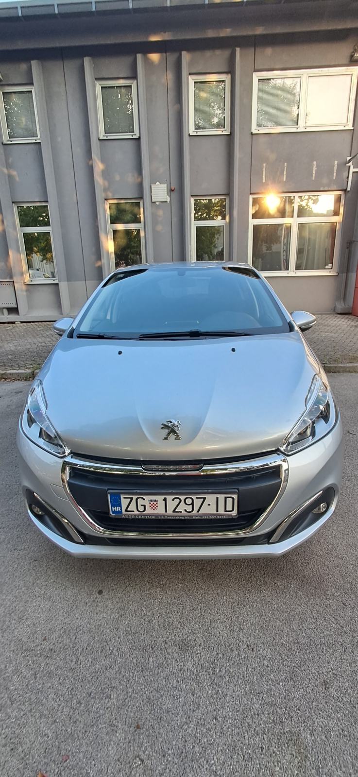 Peugeot 208 1,6 BlueHDi,PRILIKA, fotografija 2